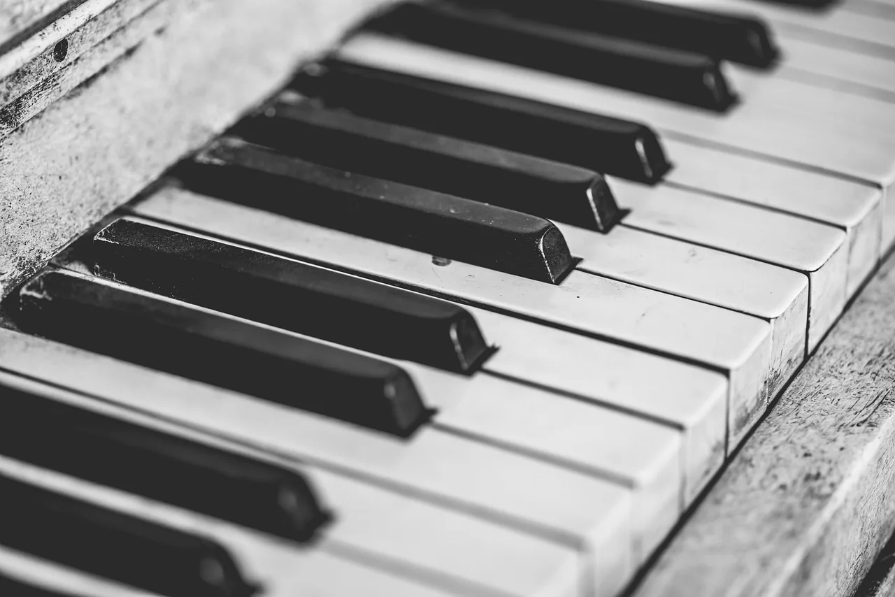 Old acoustic piano keys