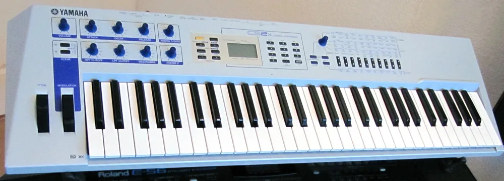 Yamaha CS2x keyboard synthesizer Yamaha CS2x keyboard synthesizer