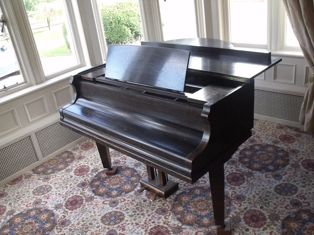 Grand piano for learning