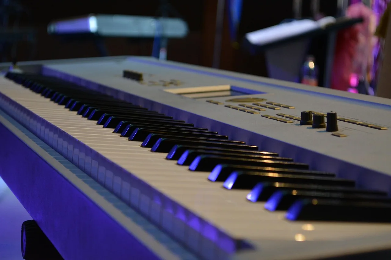 Clavier synthétiseur sur scène