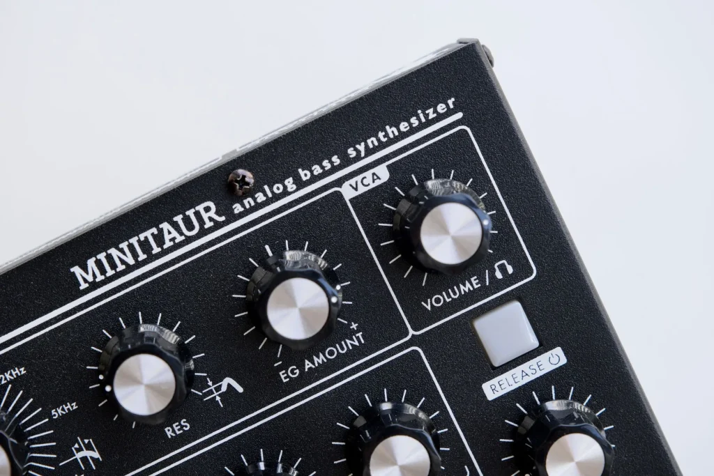 Quel synthétiseur choisir pour un débutant : guide complet et conseils
