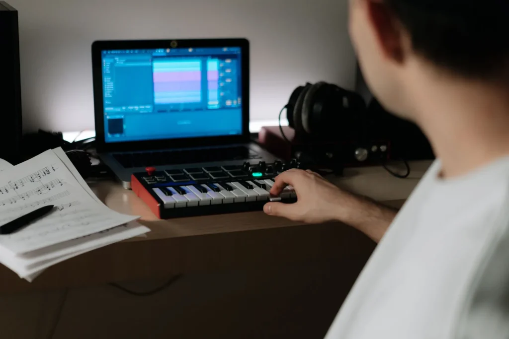 Comment apprendre le synthétiseur : guide professionnel et astuces