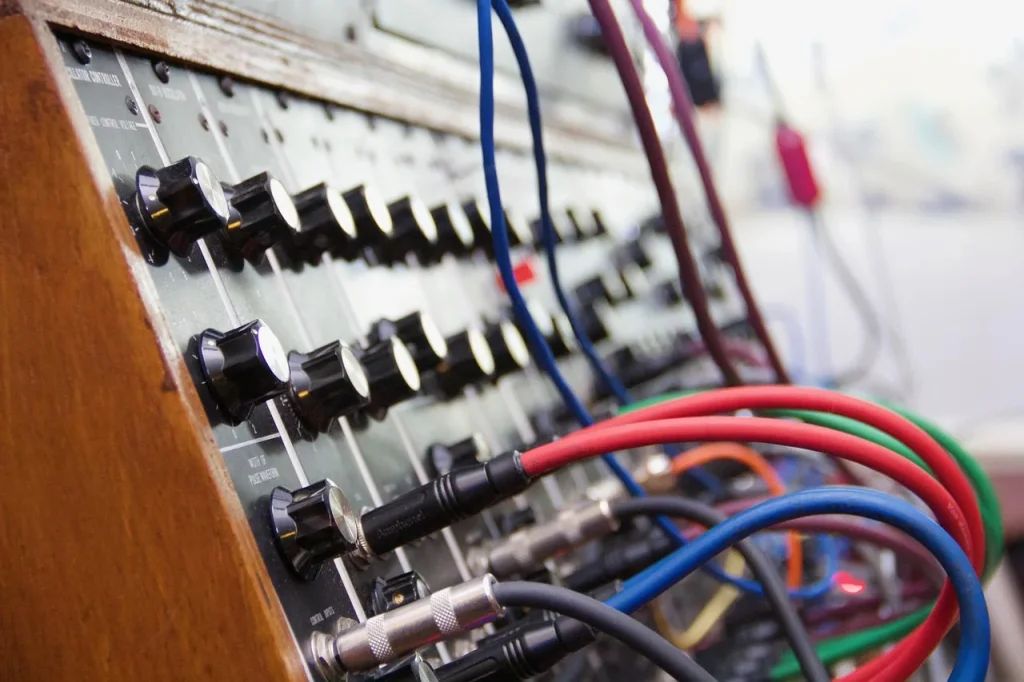 Piano or Synthesizer: Which Instrument Should You Choose?