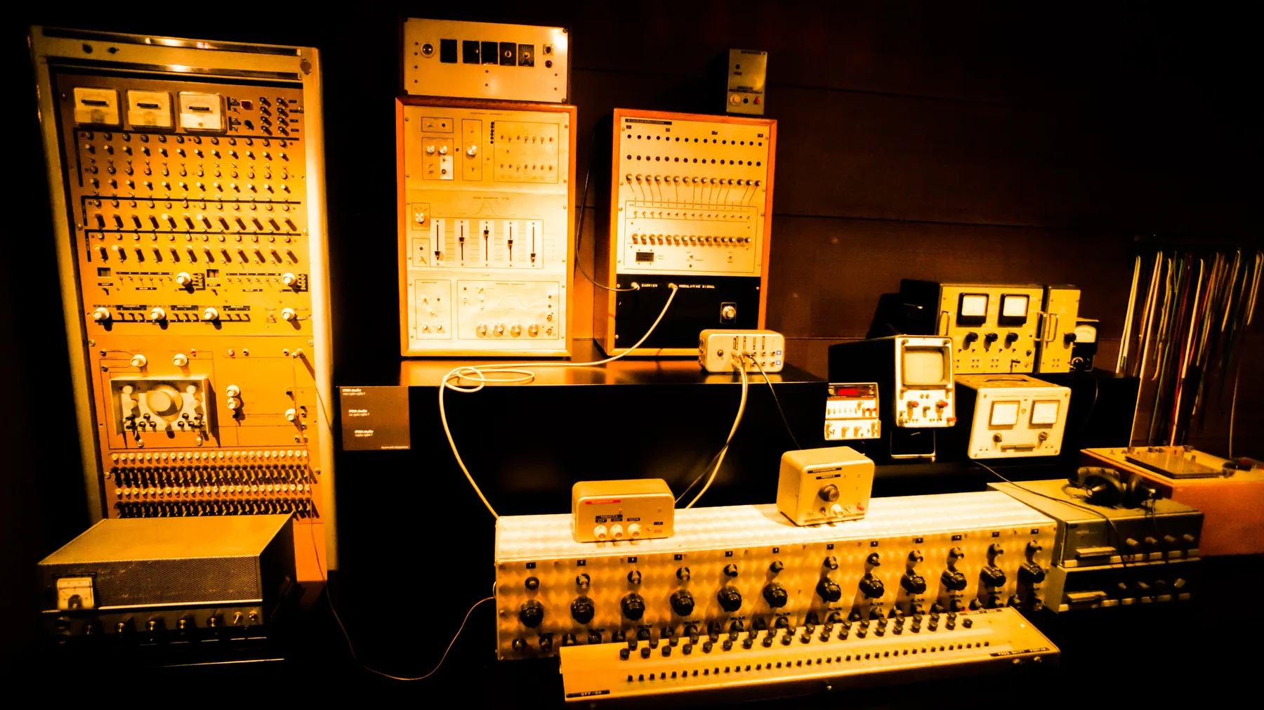 Vintage modular synthesizer system