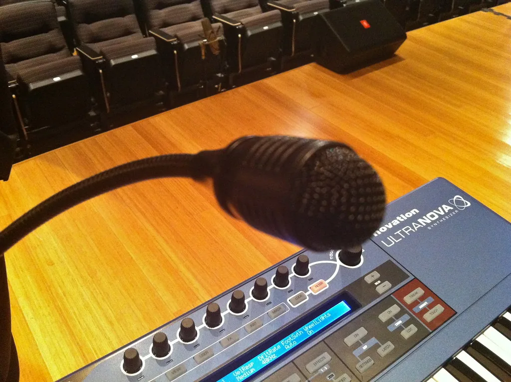Stage synthesizer with microphone