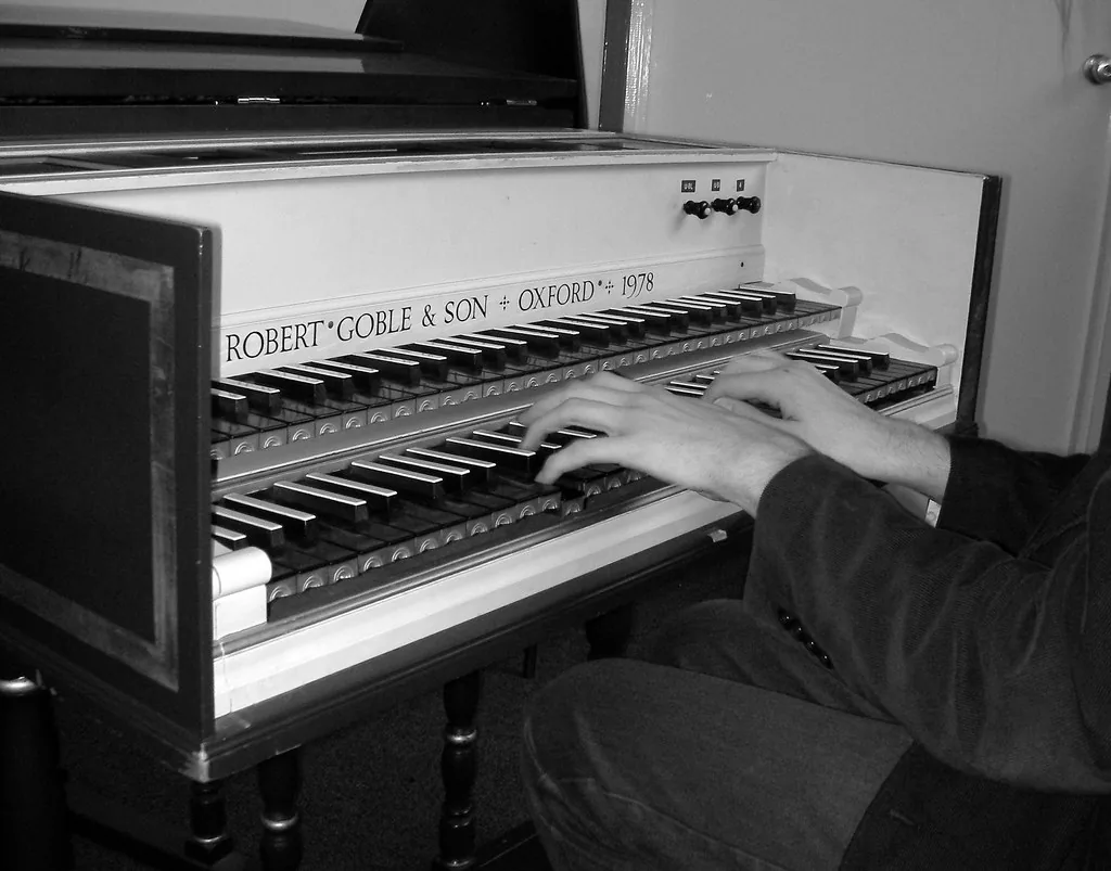 Electric or Electronic Harpsichord: Which Should You Choose?